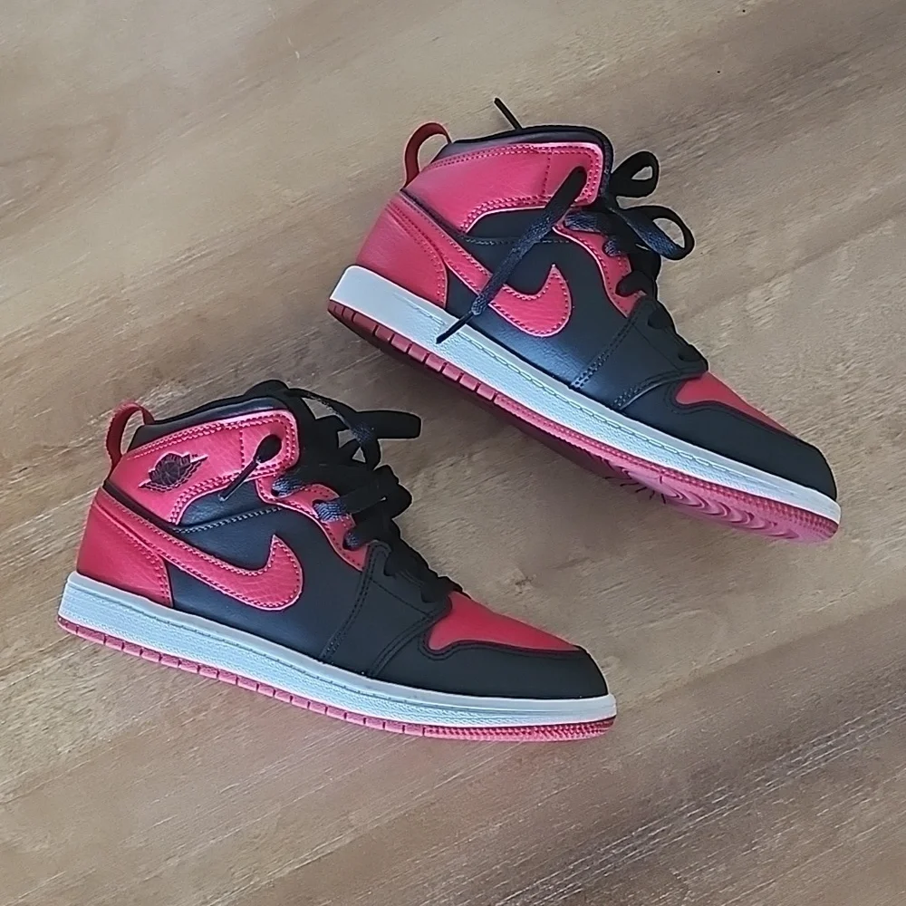 Nike Air Jordan 1 Mid PS Banned Bred 640734-074 Shoes Size Youth